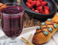 La colada morada y las guaguas de pan es un plato tradicional de la Sierra ecuatoriana.