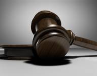 Imagen referencial de un martillo de la justicia.