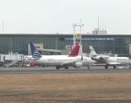 Imagen de la pista del aeropuerto de Guayaquil, desde donde se redujeron las opciones a Venezuela.