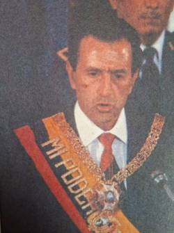 10 de agosto de 1988. Rodrigo Borja durante su posesión presidencial, en el Congreso Nacional.