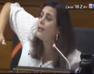 La diputada incluso hizo parte de la coreografía típica.