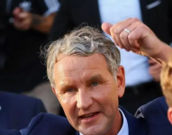 El controvertido candidato principal de la AfD en Turingia, Björn Höcke, celebró una victoria histórica.