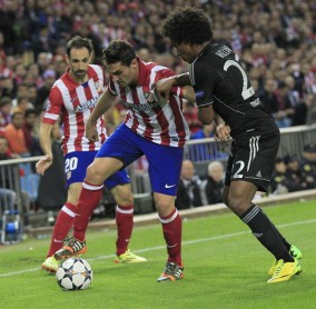 Atlético de Madrid y Chelsea dividen honores en el Calderón