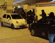 Foto de agentes ingresando a una vivienda como parte del megaoperativo Cero Impunidad 4.