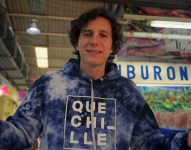 El influencer mexicano, Robe Grill recorre Latinoamérica en busca del mejor ceviche.