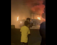 Toque de queda en Guayaquil: explosiones y quema de vehículos marcan la primera noche