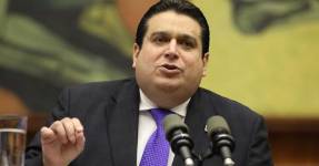 El Ejecutivo alerta que quieren remover al Procurador General Juan Carlos Larrea