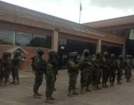 Imagen de militares dentro de la cárcel Regional de Turi, el 14 de enero de 2024.