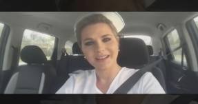 Sonya Smith como enfermera.