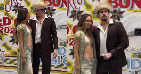 Belinda junto a Bad Bunny luego del show.