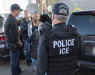 Agentes de ICE.
