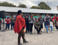 Los tres policías estaban retenidos desde el lunes 18 de agosto. Este jueves fueron sometidos a una audiencia de justicia indígena.
