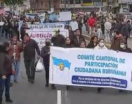 Cientos de vecinos en Rumiñahui participaron en una marcha en contra de la inseguridad y la violencia.