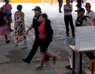 Una mujer detenida en Manabí por intentar votar dos veces.
