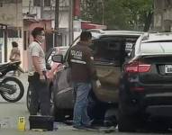 Asesinan a tiros a un hombre que iba en carro de lujo en Guayaquil