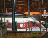 El incidente tuvo lugar al aproximarse el tren a la estación de Huntingdon, unos 120 kilómetros al norte de Londres.