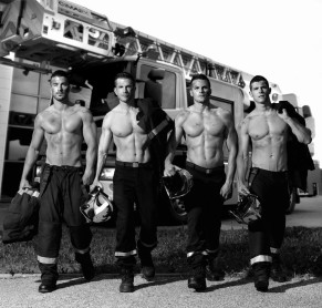 Estos bomberos franceses posan para un calendario benéfico 2016