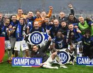 Jugadores del Inter de Milán festejan su vigésimo título en la Liga Italiana