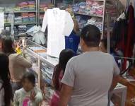 Alta demanda en librerías y locales de uniformes previo al regreso a clases