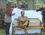 Inauguran estatua de expresidente Alberto Fujimori.