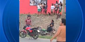 El crimen ocurrió pasadas las 18:00 afuera de un motel. La víctima fue identificada como Katya Villarial Macías y tenía 25 años.