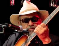 Archivo. Héctor Luis Napolitano Galarza, conocido popularmente como Viejo Napo, es un cantante ecuatoriano. Es un músico y guitarrista ecuatoriano con amplia producción musical que va desde el rock, blues, country, jazz, sones, guajiras y pasillos, según WK.