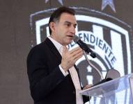 El dirigente de Independiente del Valle, Michel Deller, en conferencia de prensa