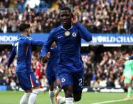 Moisés Caicedo celebra su gol con el Chelsea contra el Liverpool por la Premier League