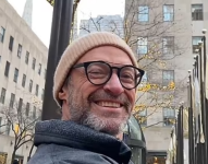 Hugh Jackman es un actor, cantante y productor de cine australiano, reconocido por interpretar a Wolverine en la película X-Men.