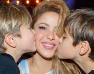 Imagen de archivo de Shakira junto a sus hijos, Milan y Sasha, producto de su relación con Gerard Piqué.