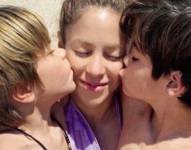 Shakira junto a sus hijos, Sasha y Milan en una imagen de archivo.