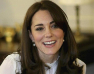 Kate Middleton, es un miembro de la familia real británica, esposa de Guillermo, príncipe de Gales, quien es el primero en la línea de sucesión al trono británico.