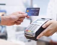 Las tarjetas de crédito y débito tienen similitudes, pero sus características de uso son distintas.