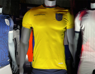 La selección de Ecuador presentó sus tres indumentarias para el Mundial de Catar.