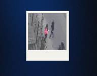 Momento en que el sicario abordó a un transeúnte.