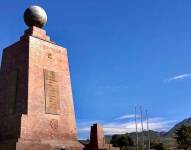 Monumento a la Mitad del Mundo ubicado aproximadamente a unos 25 kilómetros de la ciudad capital del Ecuador, Quito.