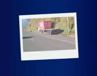 Imagen del tráiler que se chocó en la curva de Santa Rosa, al sur de Quito.