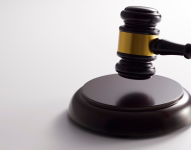 Imagen referencial del martillo de la justicia.