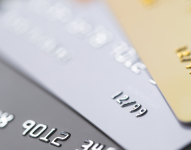 Las tarjetas de crédito son una alternativa financiera para gestionar sus gastos.