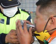 Imagen referencial de una prueba de alcoholemia.