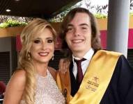 Marián Sabaté junto a su hijo en una image de archivo.