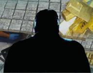 Foto ilustración del hombre detenido en Samborondón con millones de dólares en efectivo y lingotes de oro.