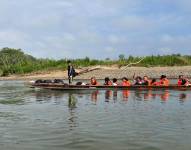 Migrantes ecuatorianos cruzan el Tapón de Darién en Panamá en su intento de llegar a EE.UU.( Bessy Granja )