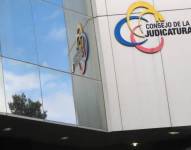 La fachada externa del edificio del Consejo de la Judicatura.