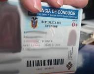 Foto referencial de una licencia de conducción de Ecuador.