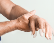 Imagen referencial. Uno de los síntomas del parkinson son los temblores en las manos.