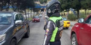 Agente civil de tránsito en zonas estratégicas de la ciudad.