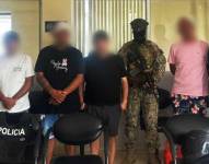 Foto de alias Patucho Celso (centro), nuevamente capturado por las Fuerzas Armadas.