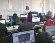 Imagen referencial de jóvenes universitarios.