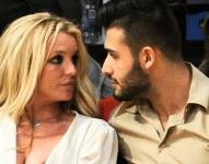 Imagen de archivo de Britney Spears y Sam Asghari. La pareja se casó hace aproximadamente un año. T